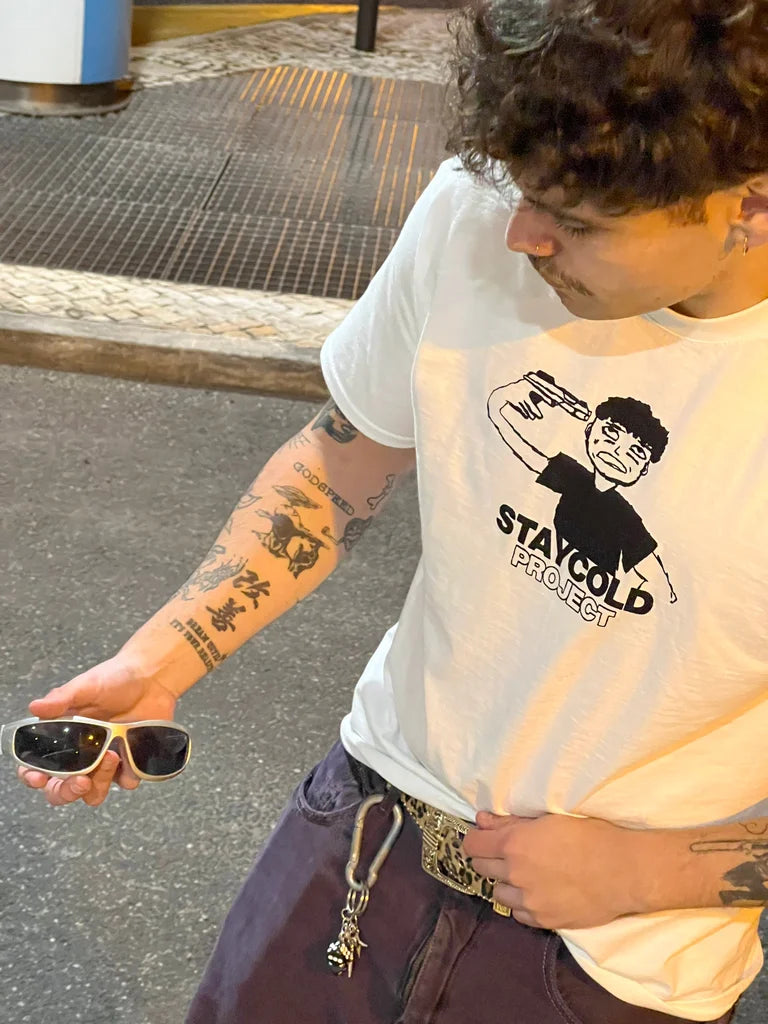 T-Shirt "Intrusive" Branca