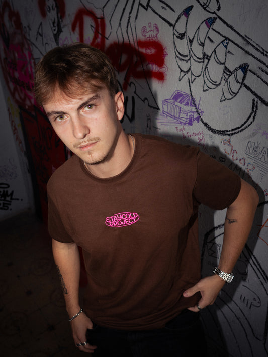 T-Shirt Bordada "Classic" Castanha